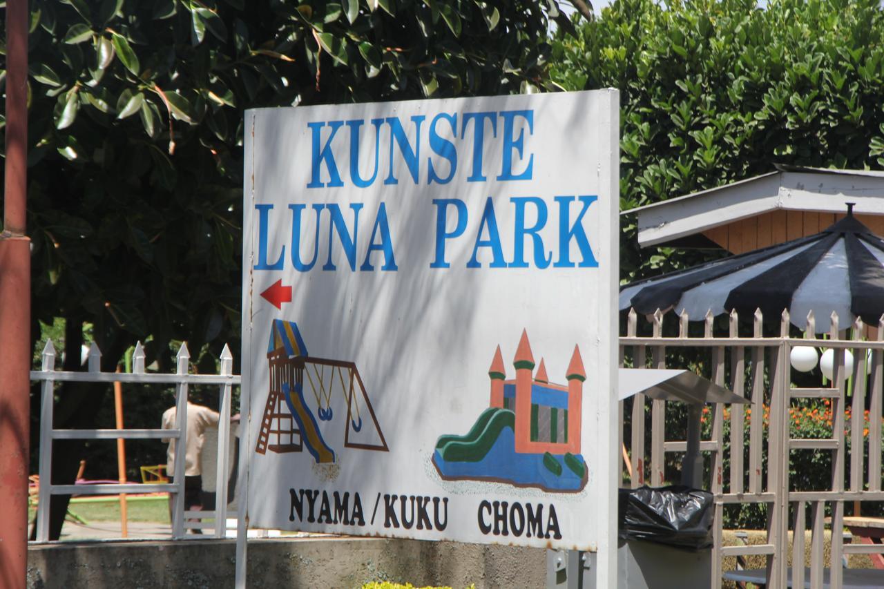 Kunste Hotel Nakuru Buitenkant foto