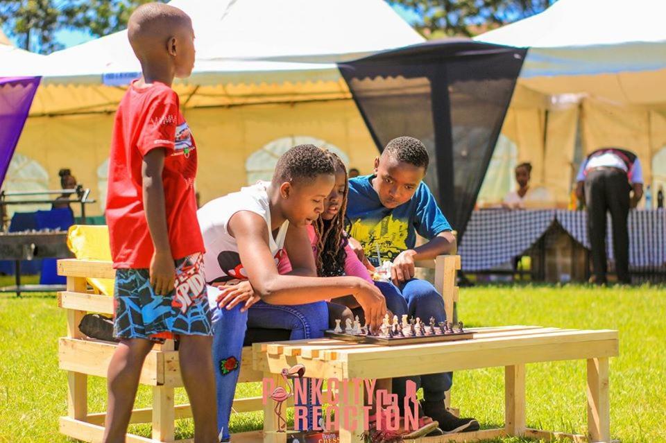 Kunste Hotel Nakuru Buitenkant foto