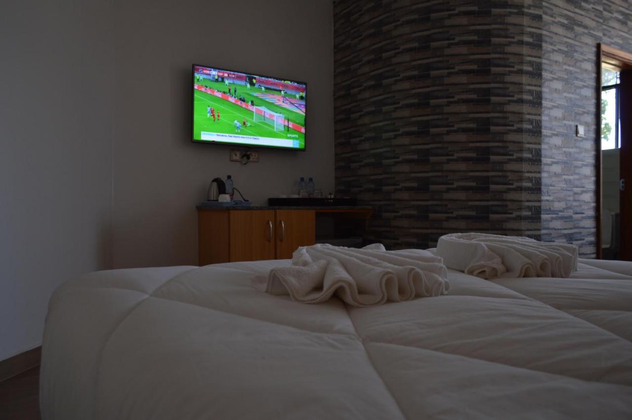Kunste Hotel Nakuru Buitenkant foto